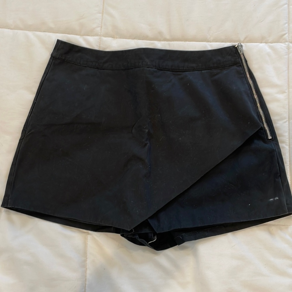 English factory black skort. Size medium
